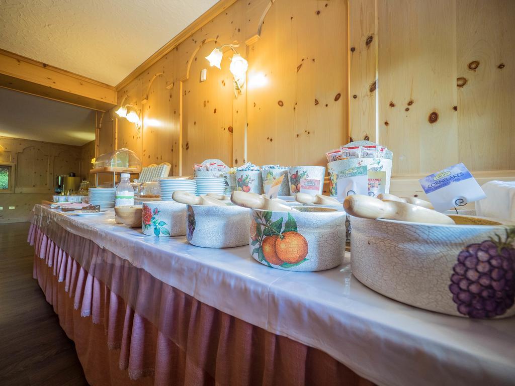 Hotel Baita Della Luna Ливиньо Экстерьер фото