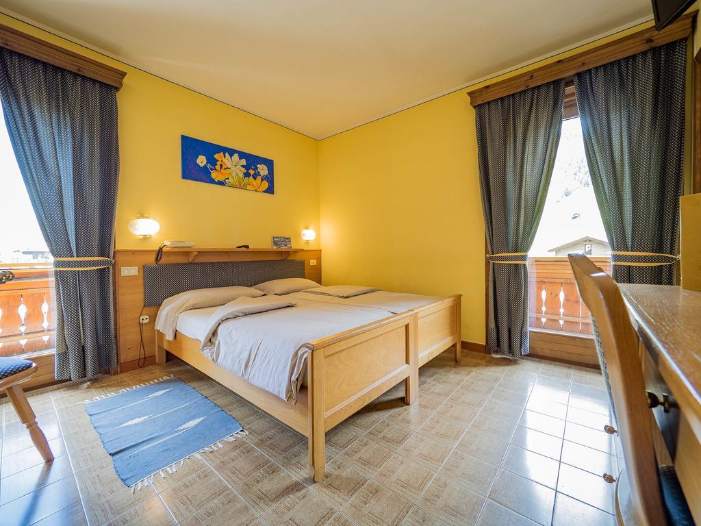 Hotel Baita Della Luna Ливиньо Экстерьер фото
