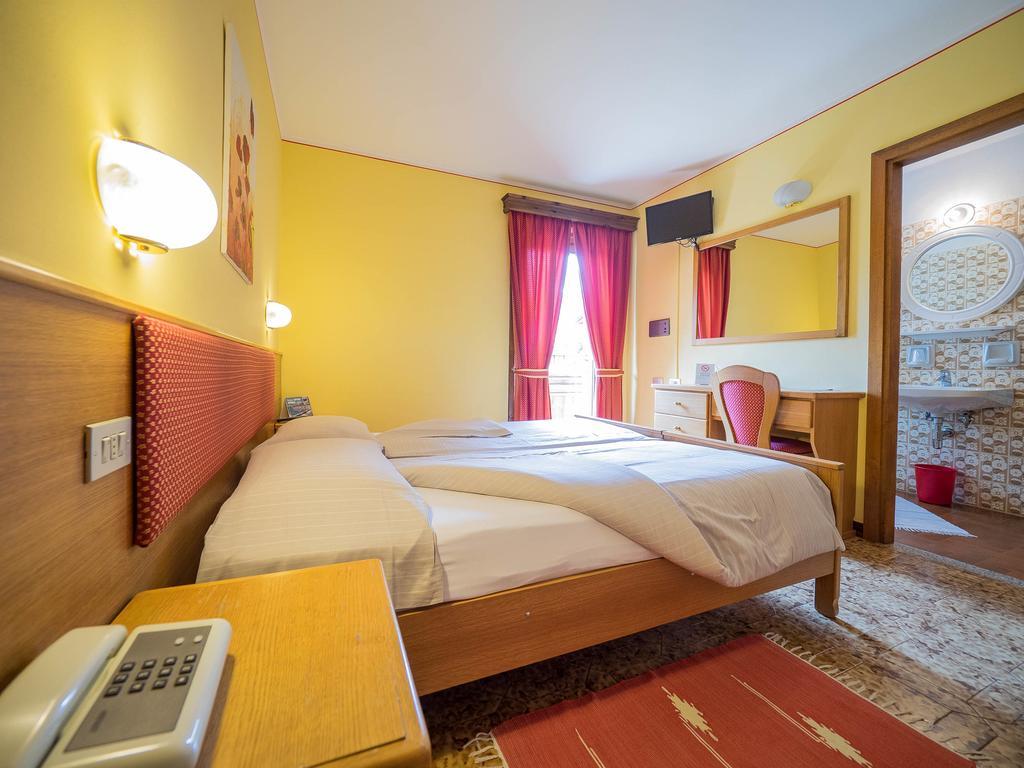 Hotel Baita Della Luna Ливиньо Экстерьер фото