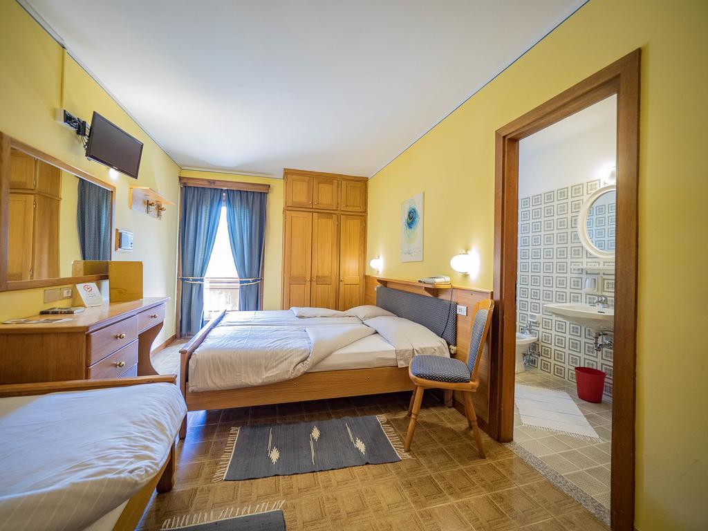 Hotel Baita Della Luna Ливиньо Экстерьер фото